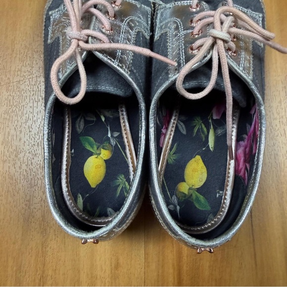 Ted Baker London Silver Metallic Brogue Oxford Shoes Women Size US8/EUR39 - Picture 3 of 13
